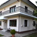 Cozy Garden House Lejlighed